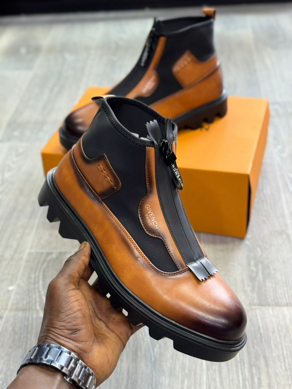 bottines de combat Givenchy en cuir et néoprène (Givenchy