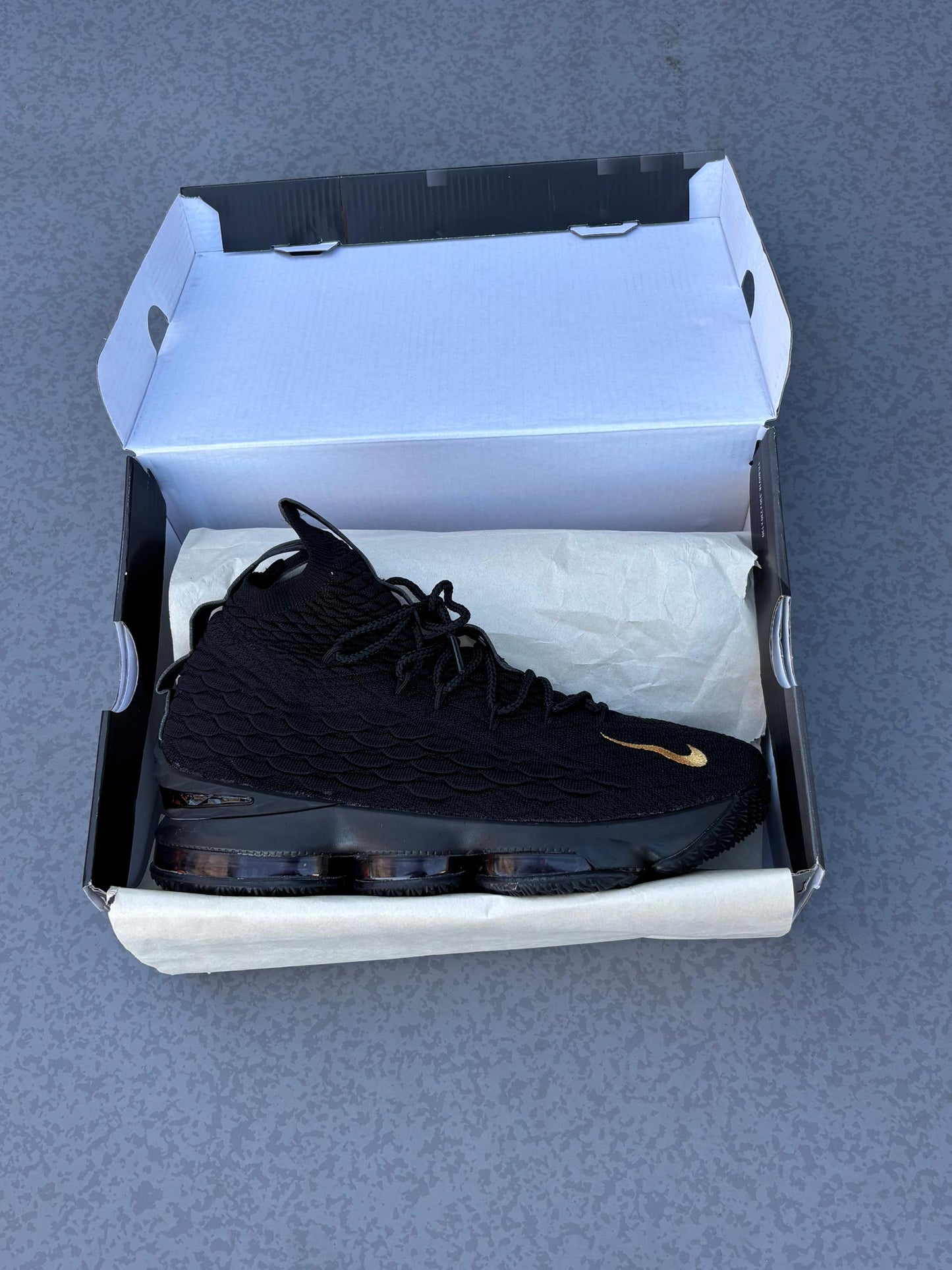 Nike LeBron 15 Low