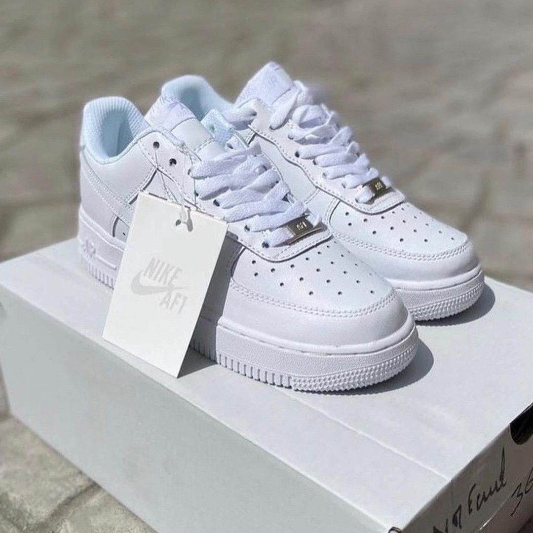 Nike Air Force 1 Low entièrement blanche