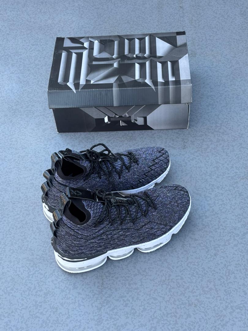 Nike LeBron 15,