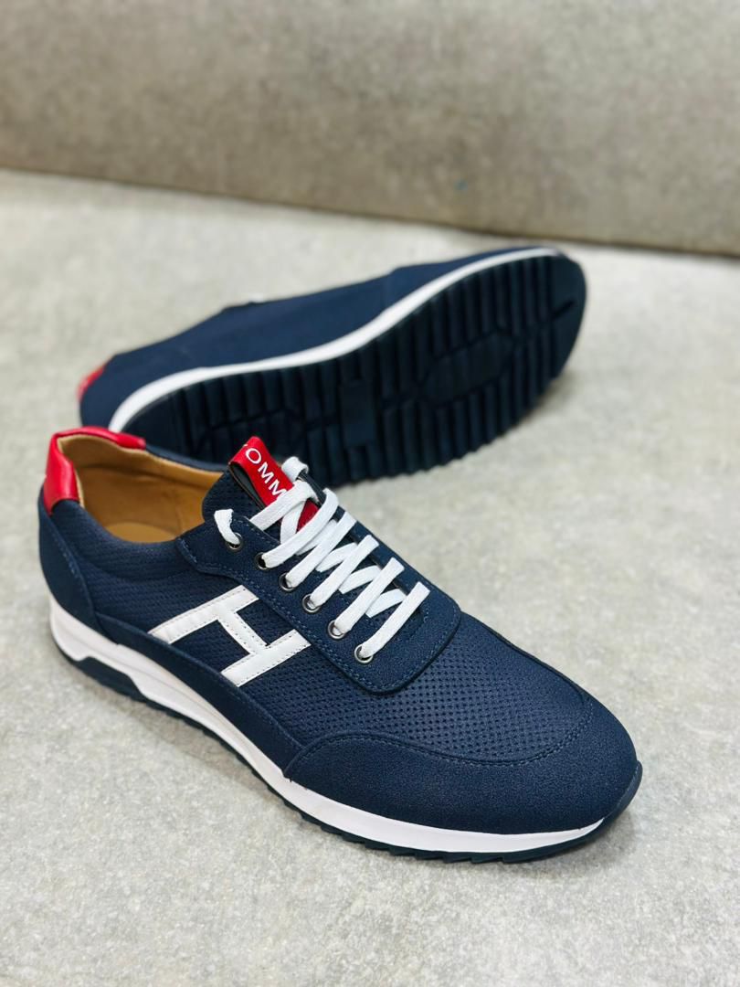 Tommy Hilfiger.