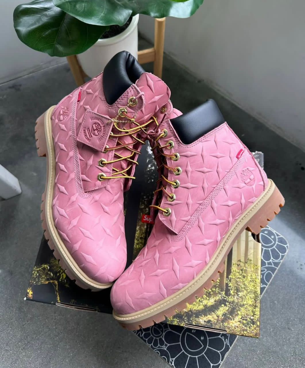 Timberland 6" Premium Supreme Diamond Plate Pink.