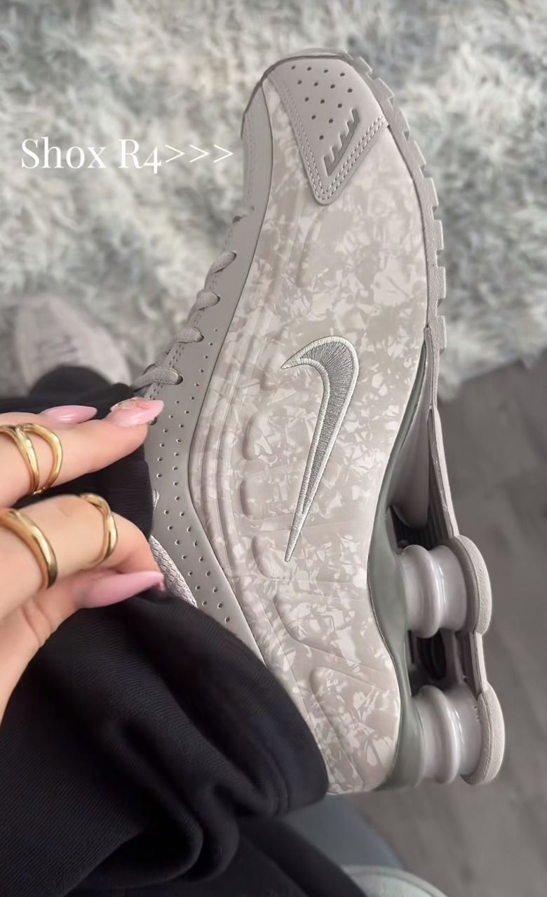 Nike Shox R4