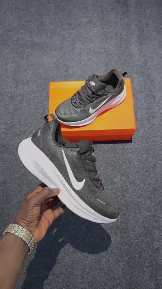 running Nike Vomero 18