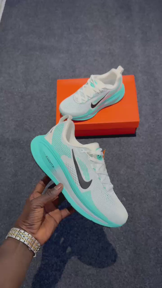 running Nike Vomero 18