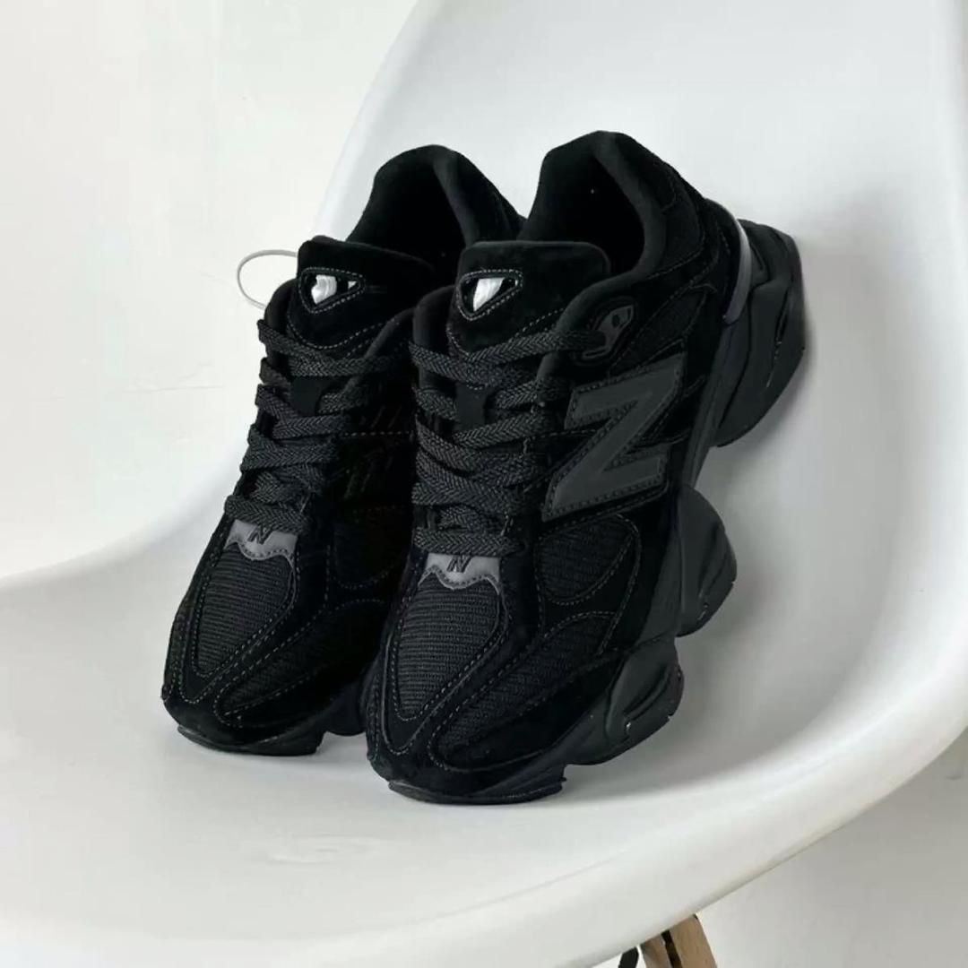 New Balance 9060 Triple Black,