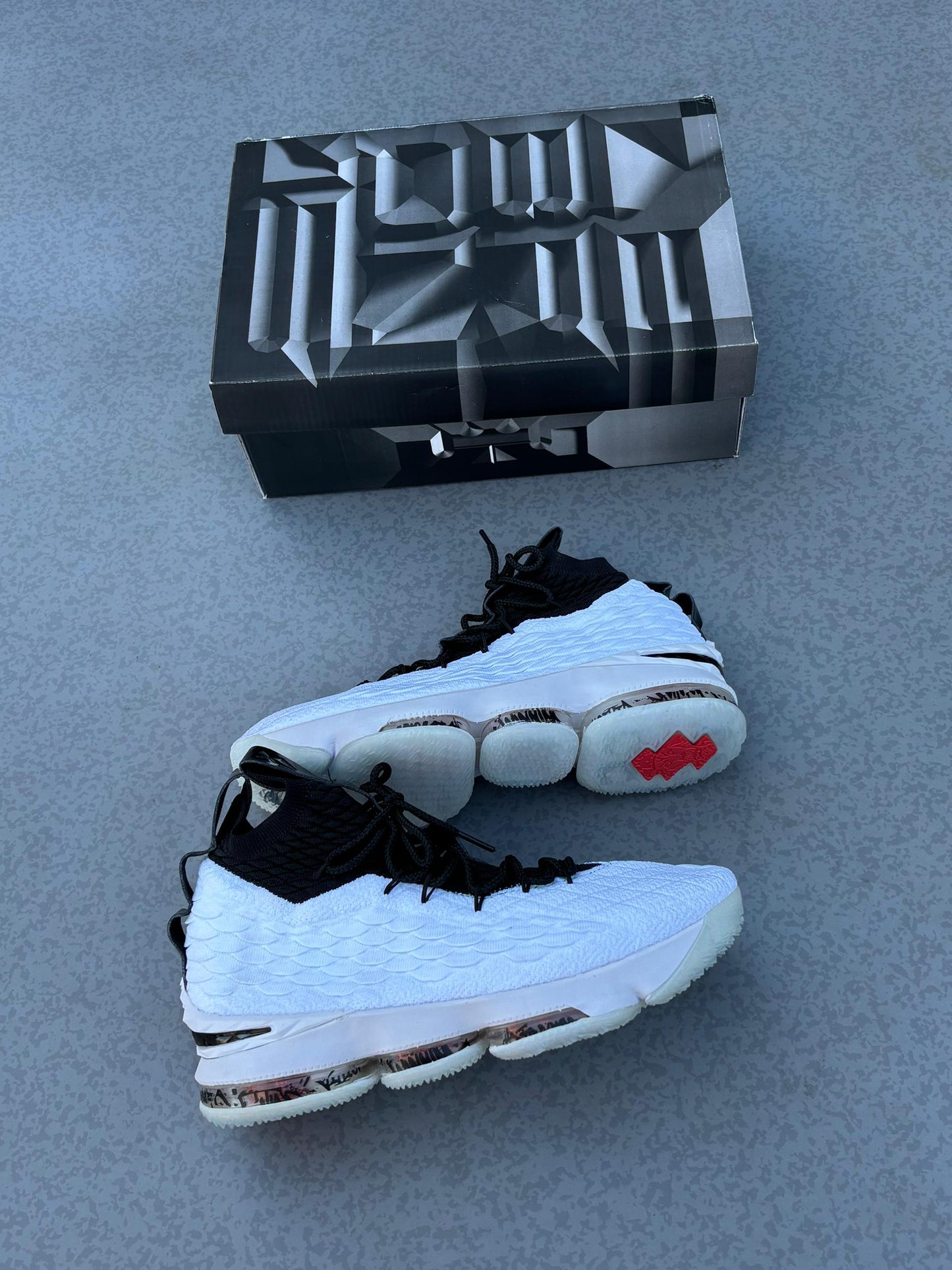 Nike LeBron 15,