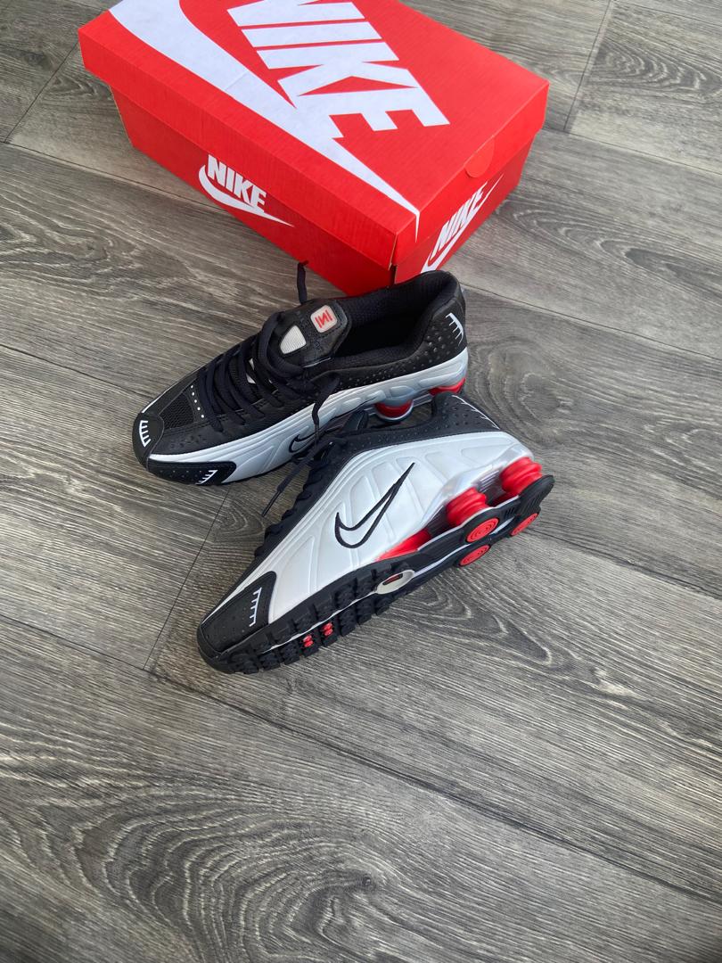 Baskets Nike Shox R4
