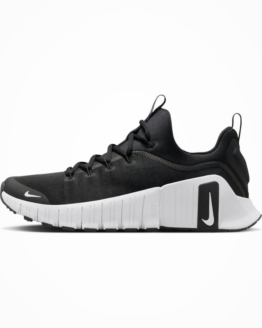 Nike Free Metcon 6 noire et blanche.