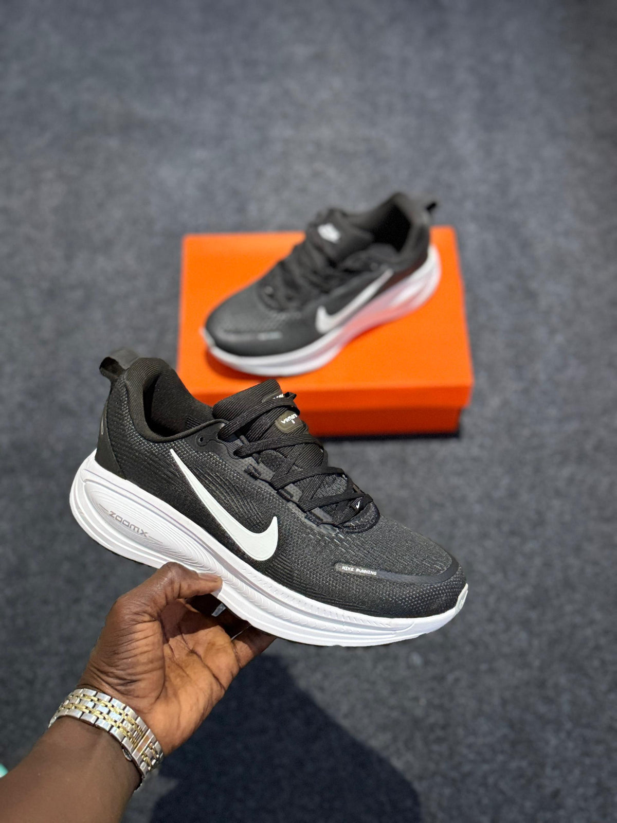 running Nike Vomero 18