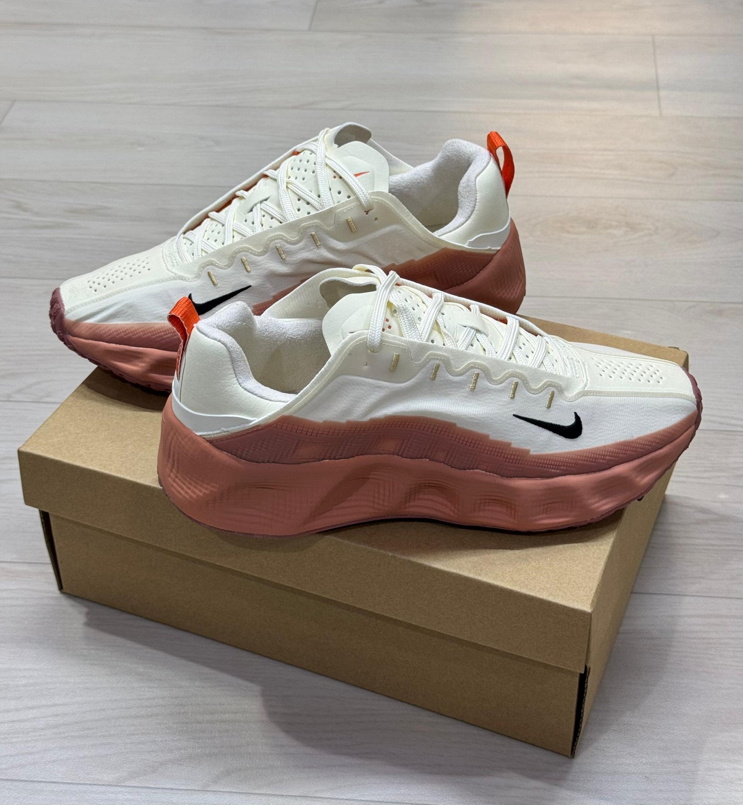 baskets Nike Ava Rover Light Orewood