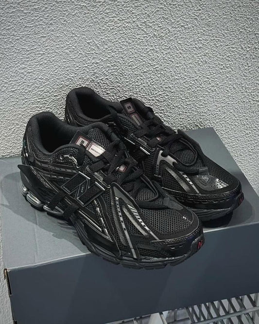 baskets New Balance 1906A Black,