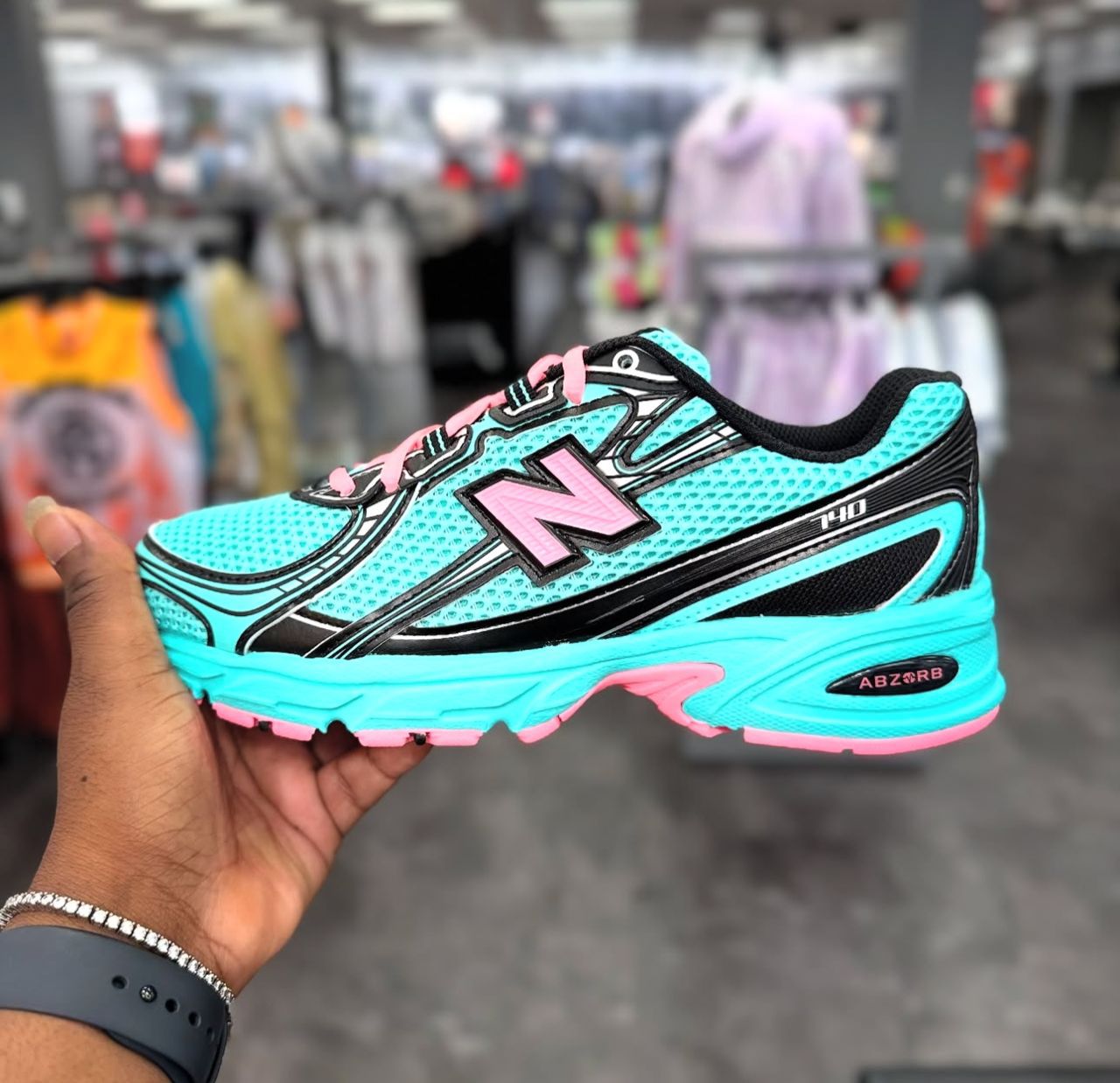 New Balance 740,
