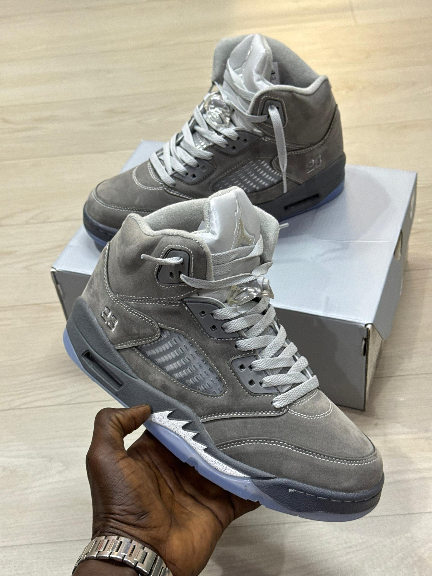Air Jordan 5 Retro dans le coloris « Wolf Grey »