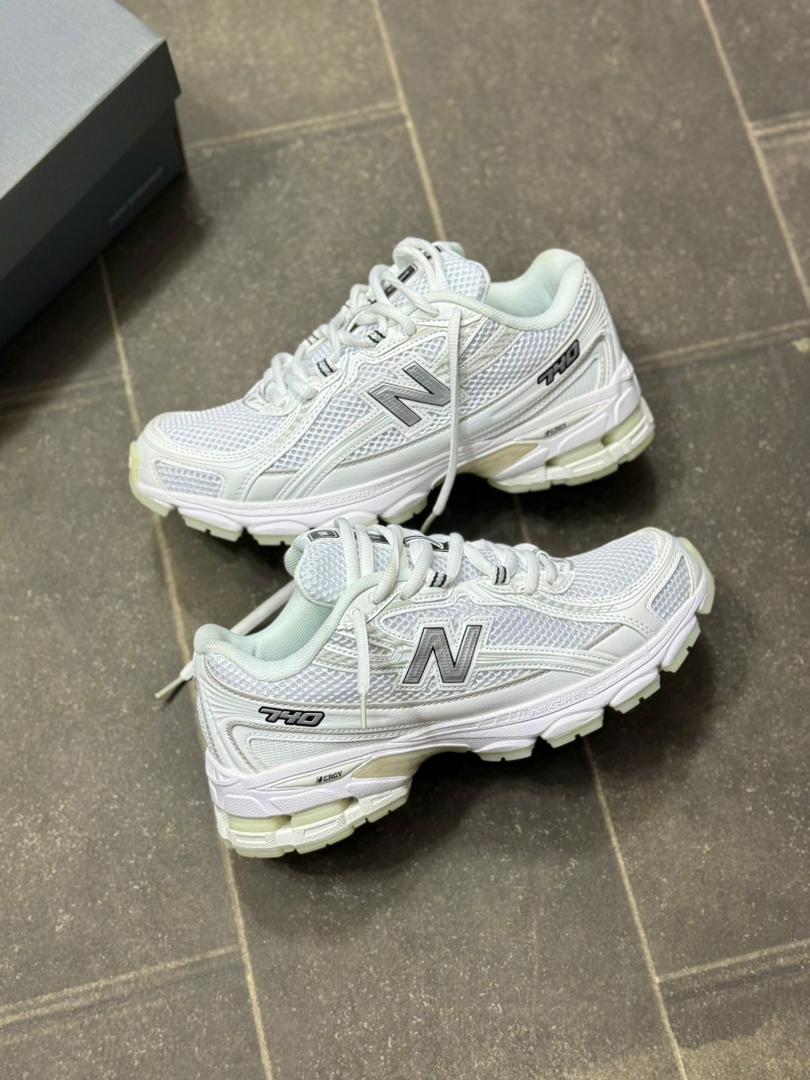 New balance 740.