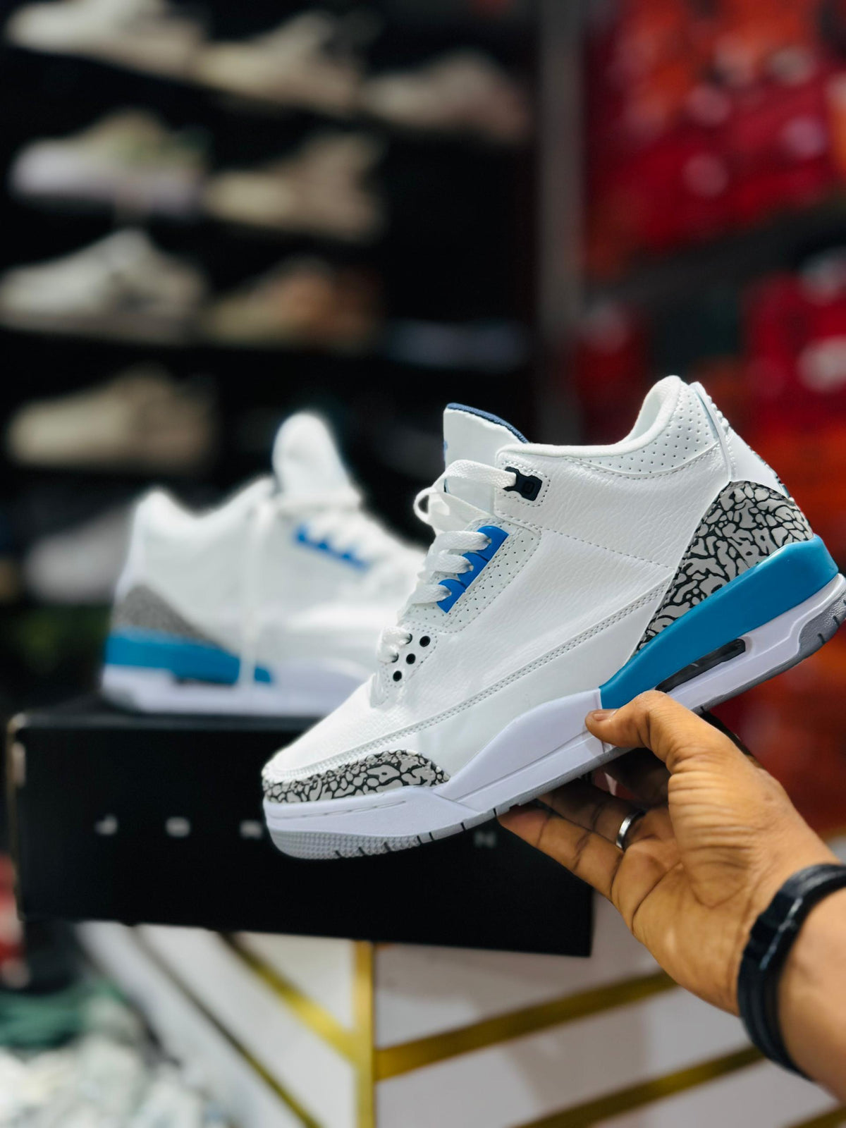 baskets Air Jordan 3 Retro "UNC" (University of North Carolina) de 2020,