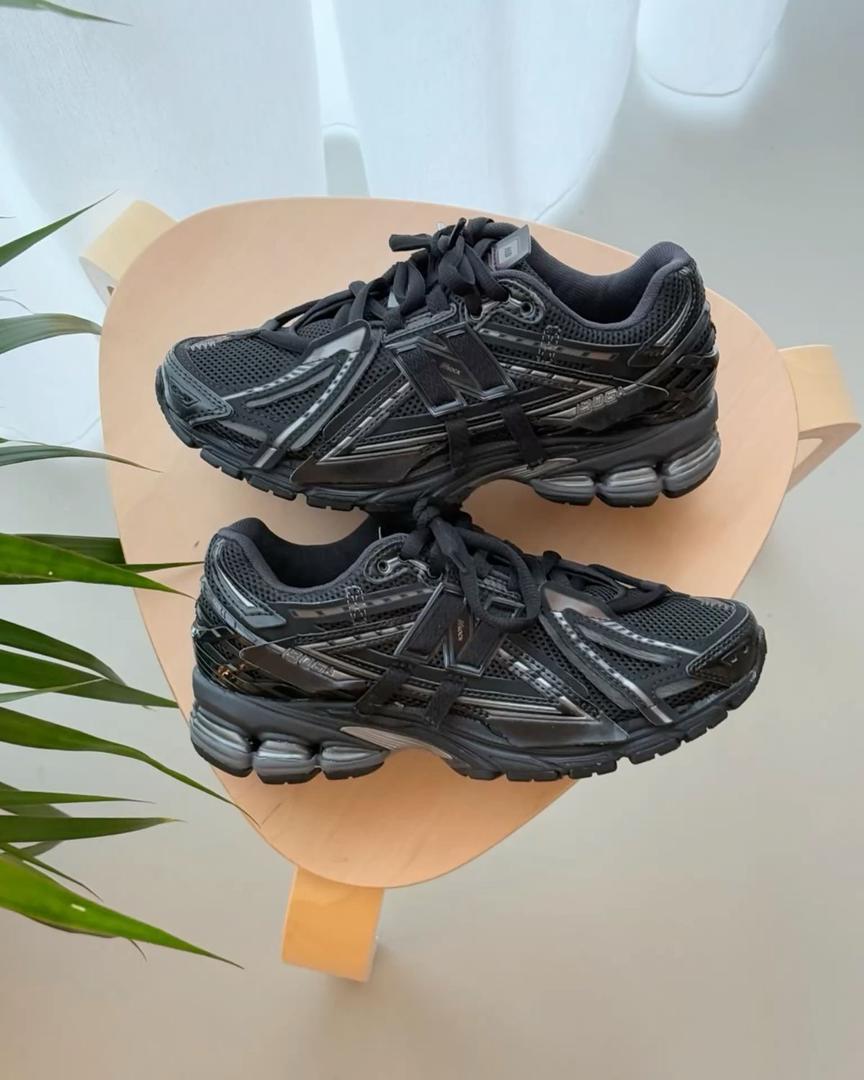 baskets New Balance 1906A Black,