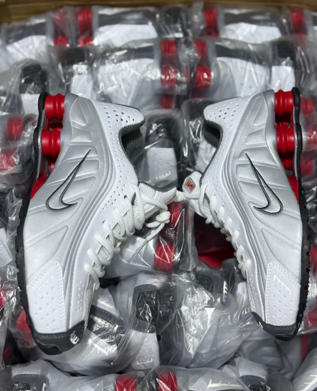 chaussures Nike Shox R4