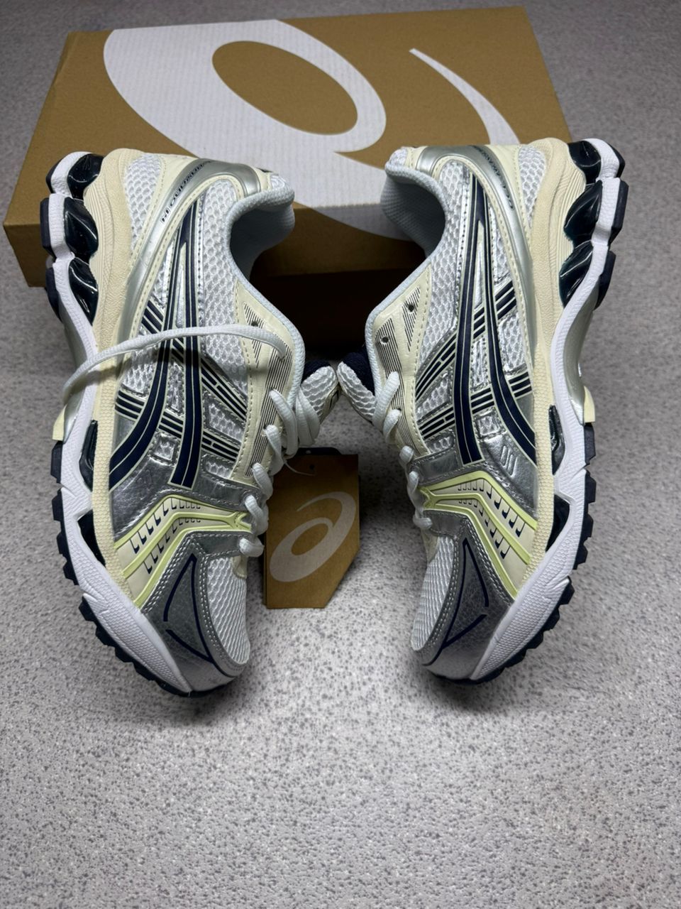 baskets ASICS modèle Gel-Kayano 14,