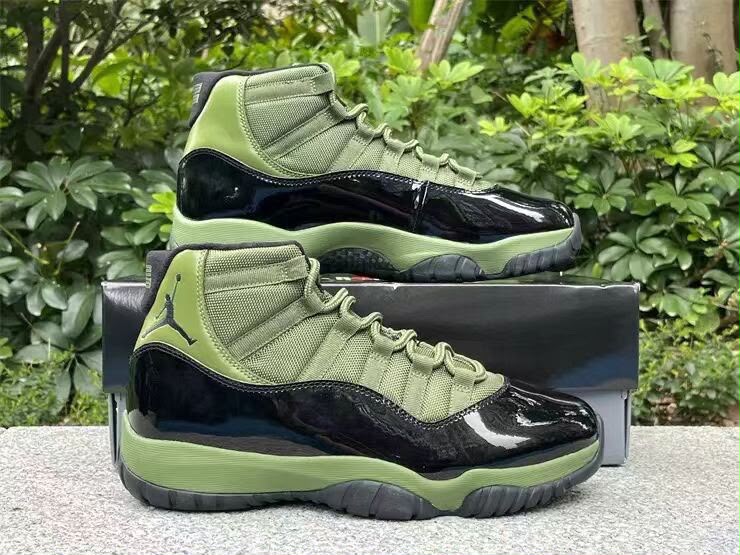 Air Jordan 11 Retro sneakers