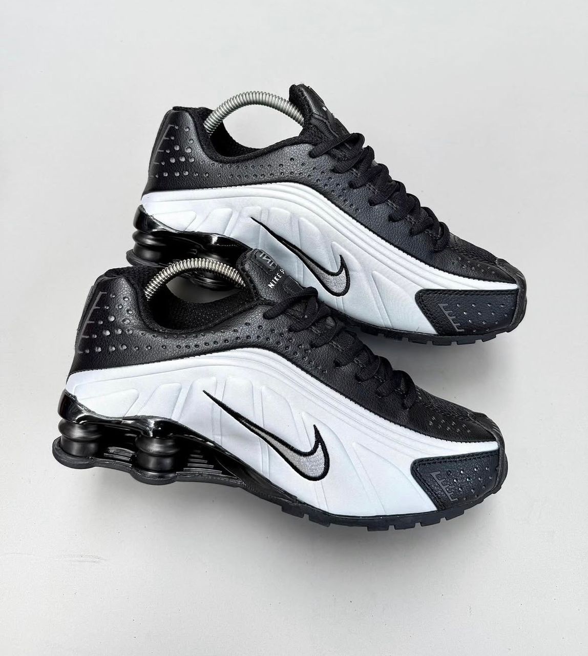 Nike Shox R4