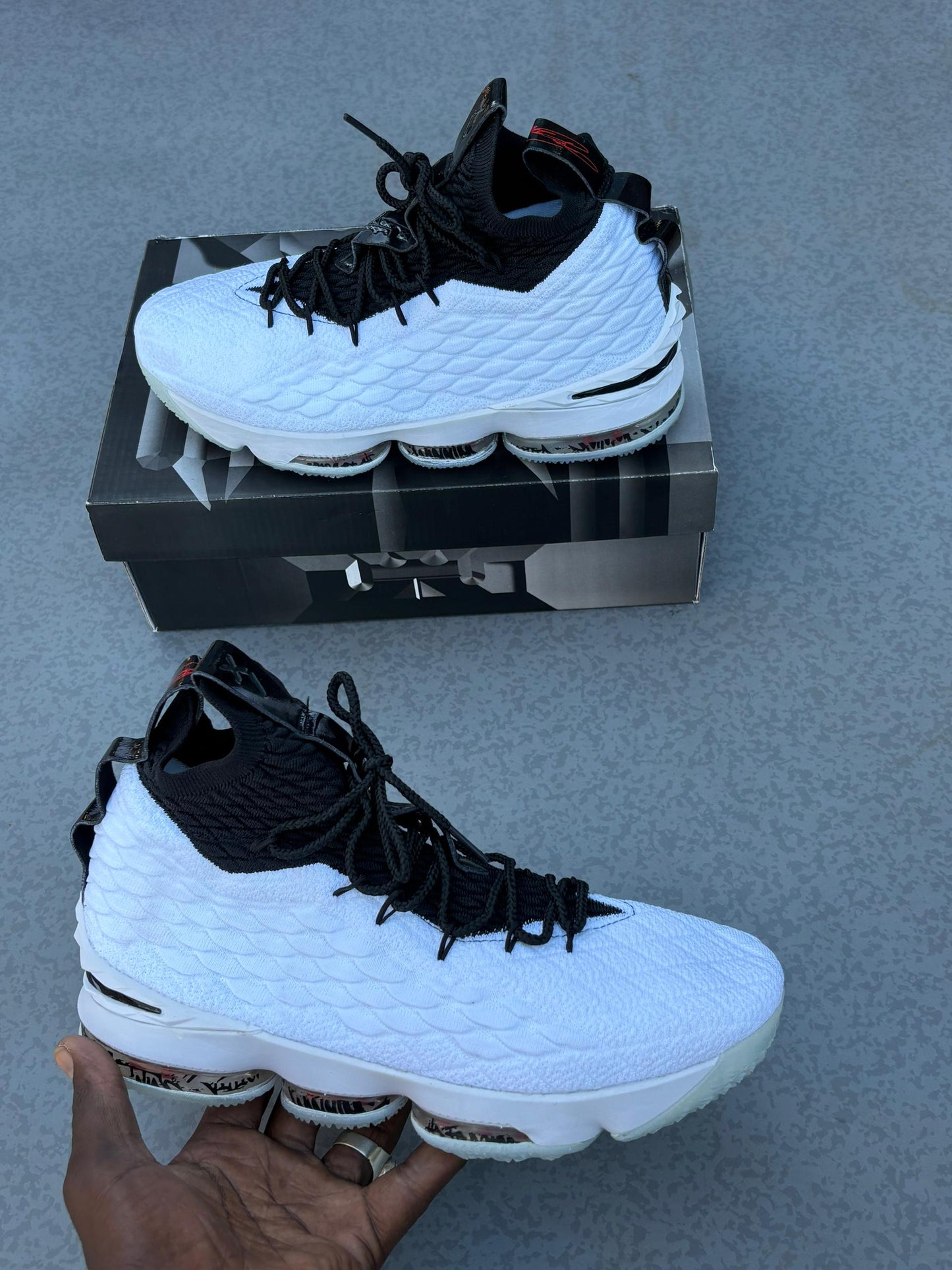 Nike LeBron 15,