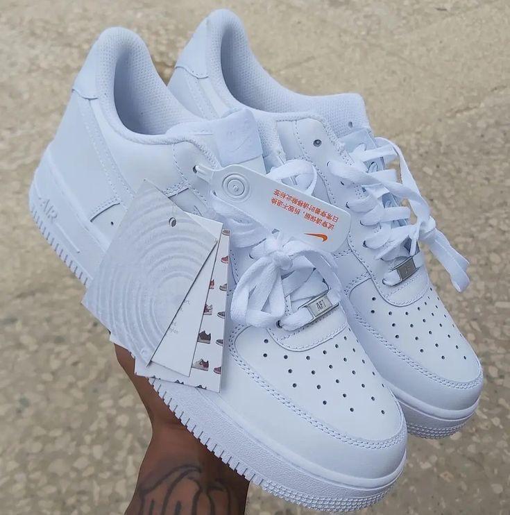Nike Air Force 1 Low entièrement blanche