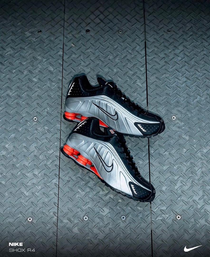 Baskets Nike Shox R4