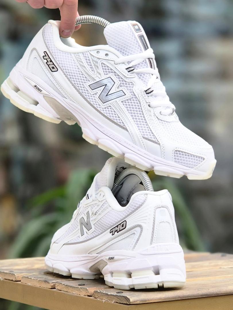 New Balance 740