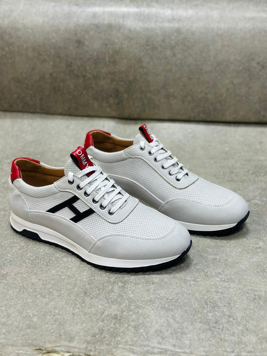 Tommy Hilfiger.