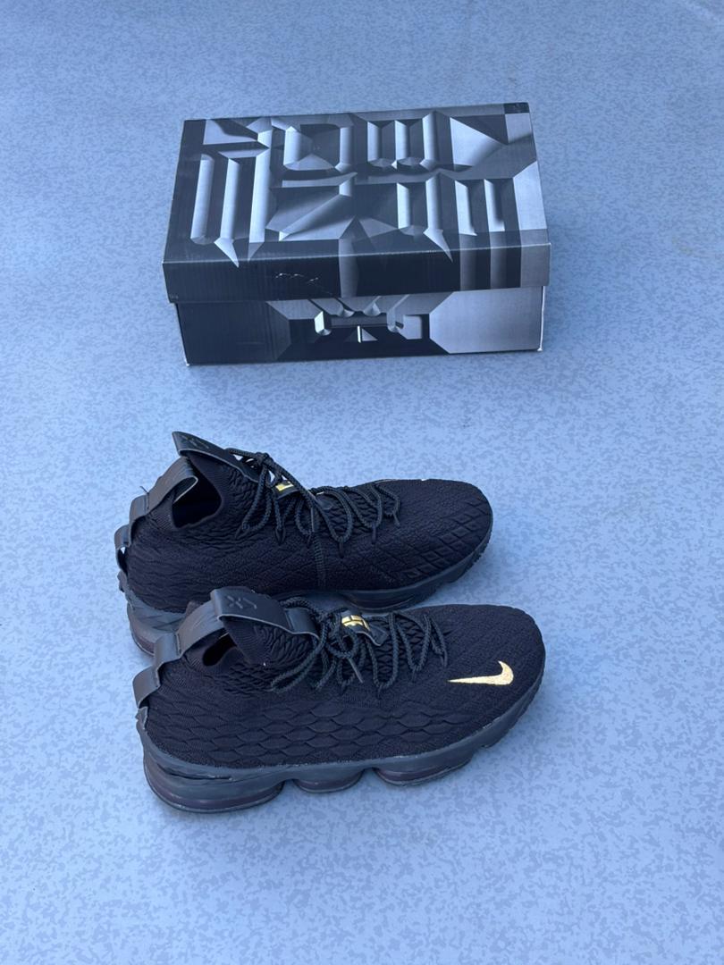 Nike LeBron 15 Low