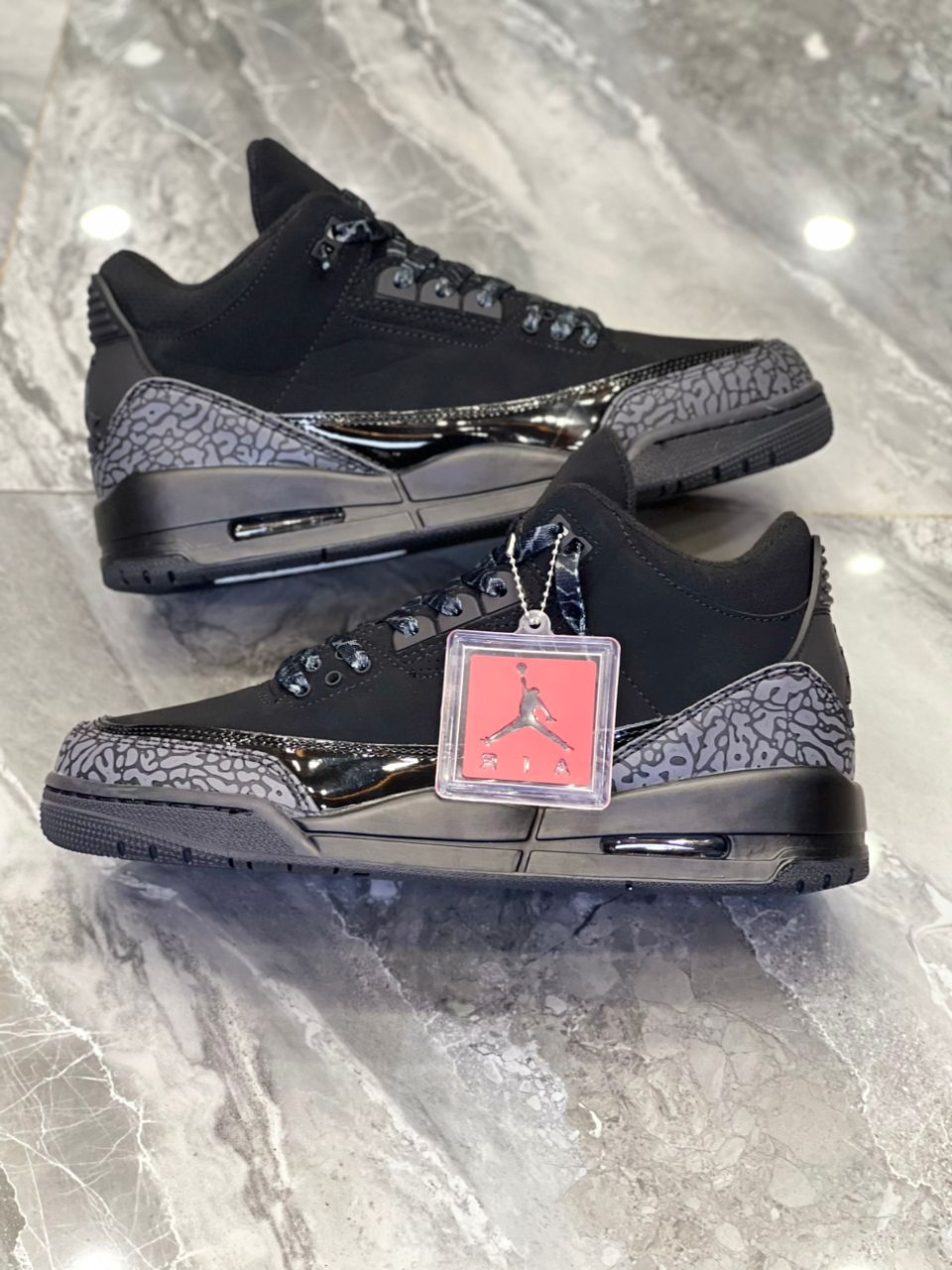 Air Jordan 3 Retro "Black Cat" de 2025.