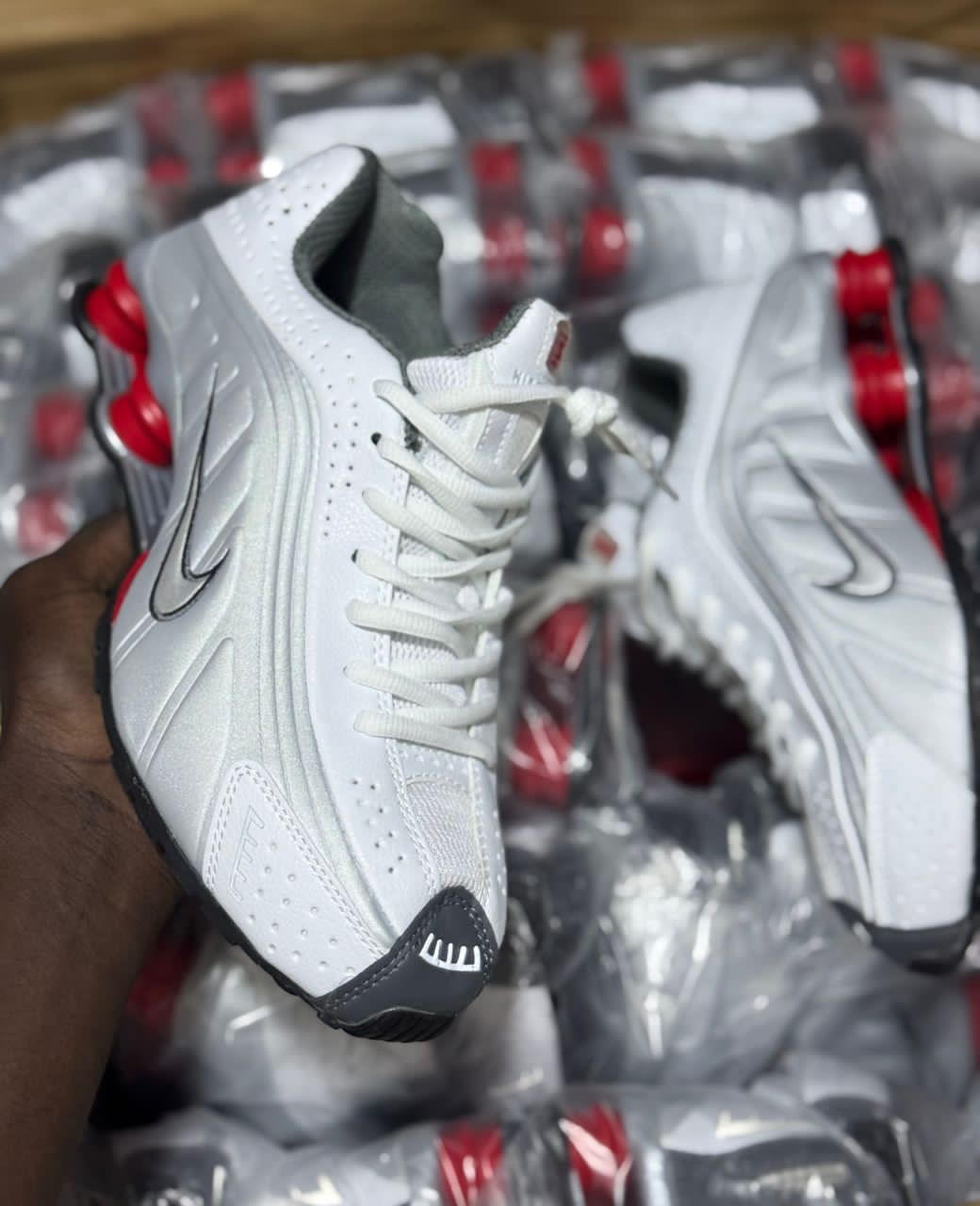 chaussures Nike Shox R4