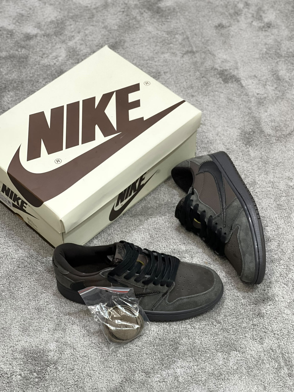 Air Jordan 1 Retro Low OG SP Travis Scott Velvet Brown