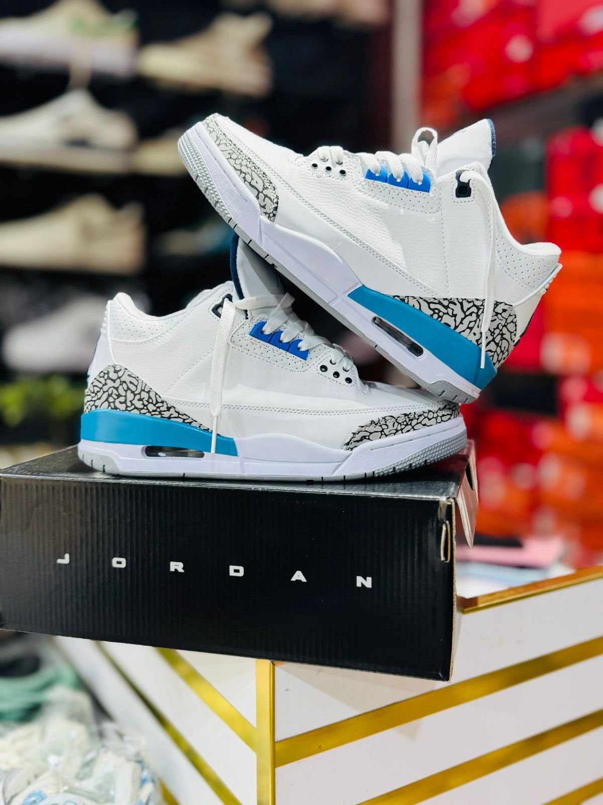 baskets Air Jordan 3 Retro "UNC" (University of North Carolina) de 2020,
