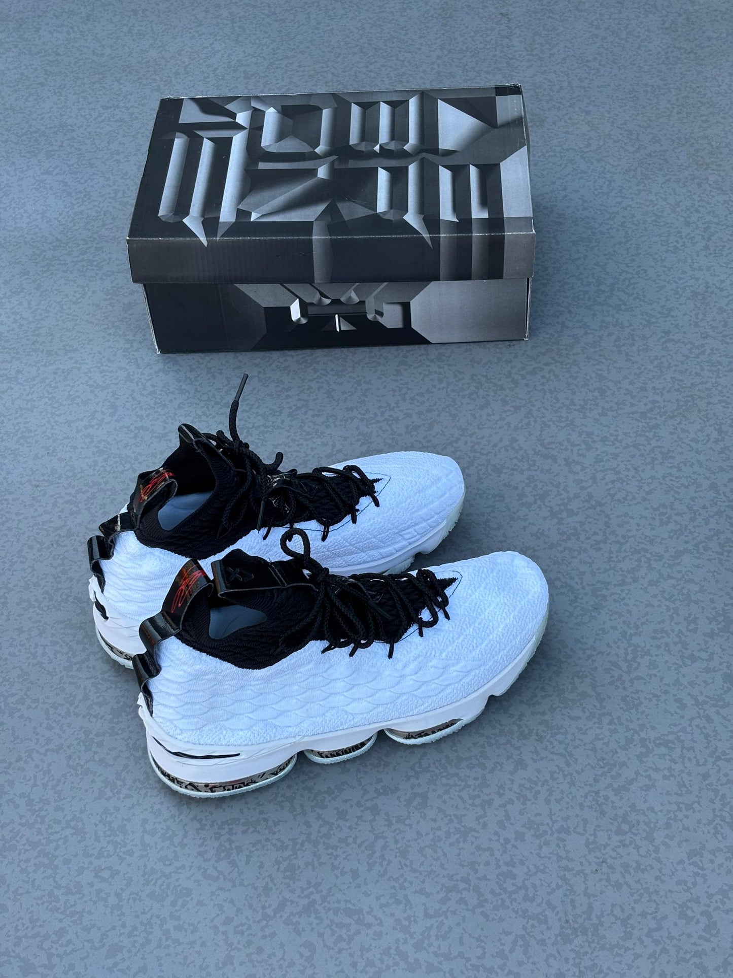 Nike LeBron 15,