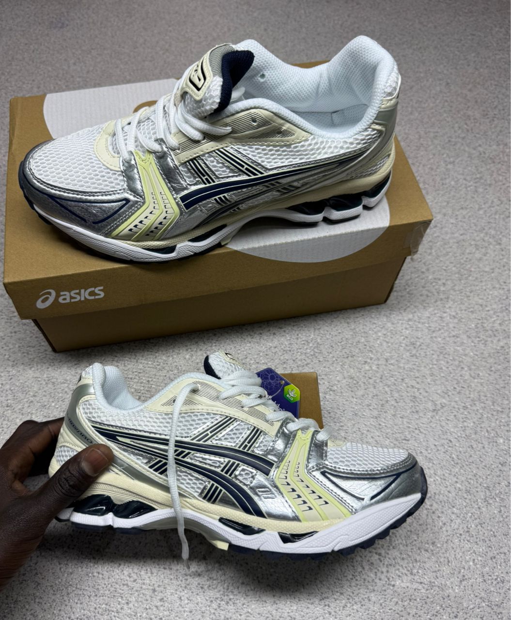 baskets ASICS modèle Gel-Kayano 14,