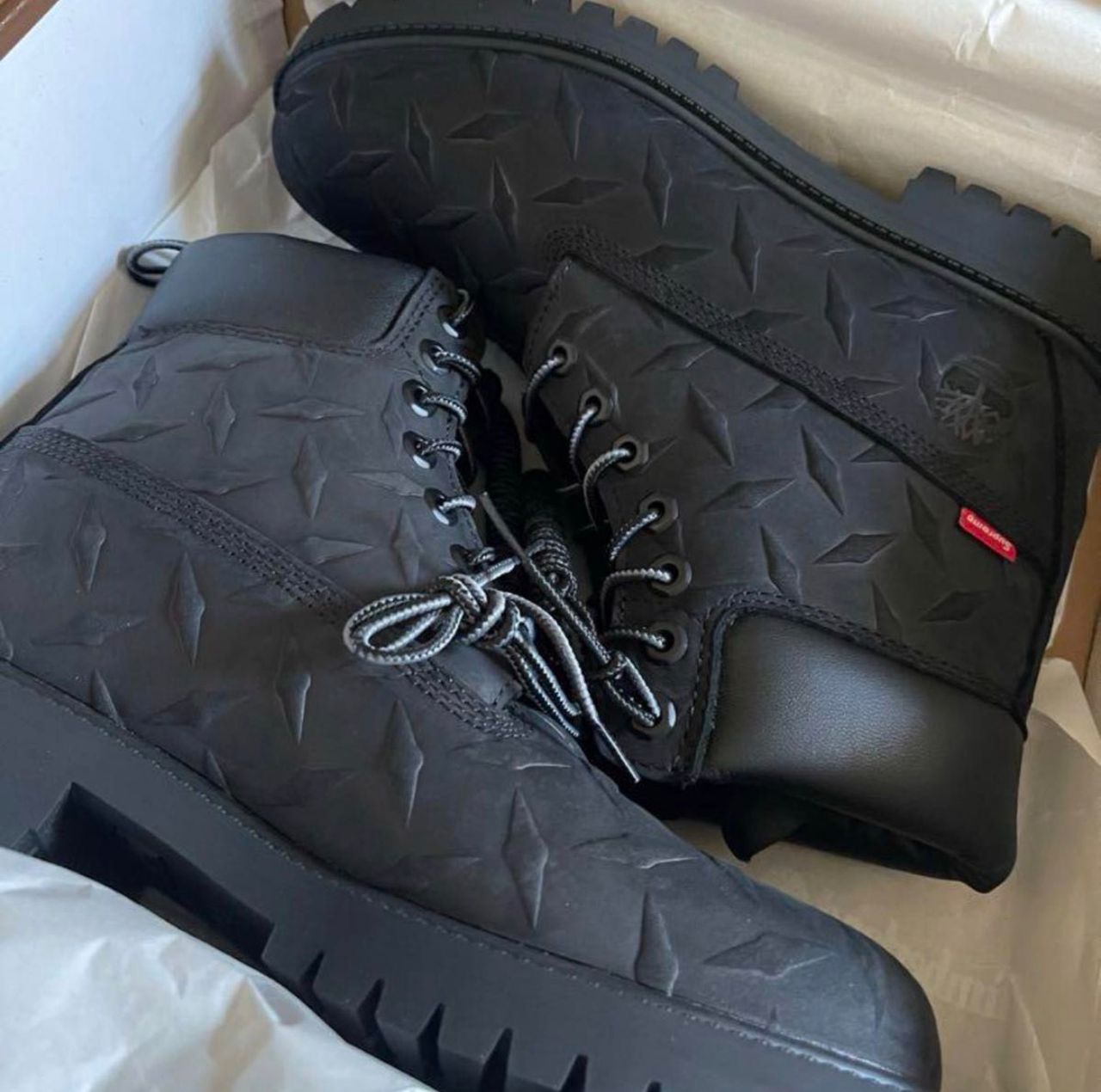 Timberland 6" Premium Supreme Diamond Plate Pink.