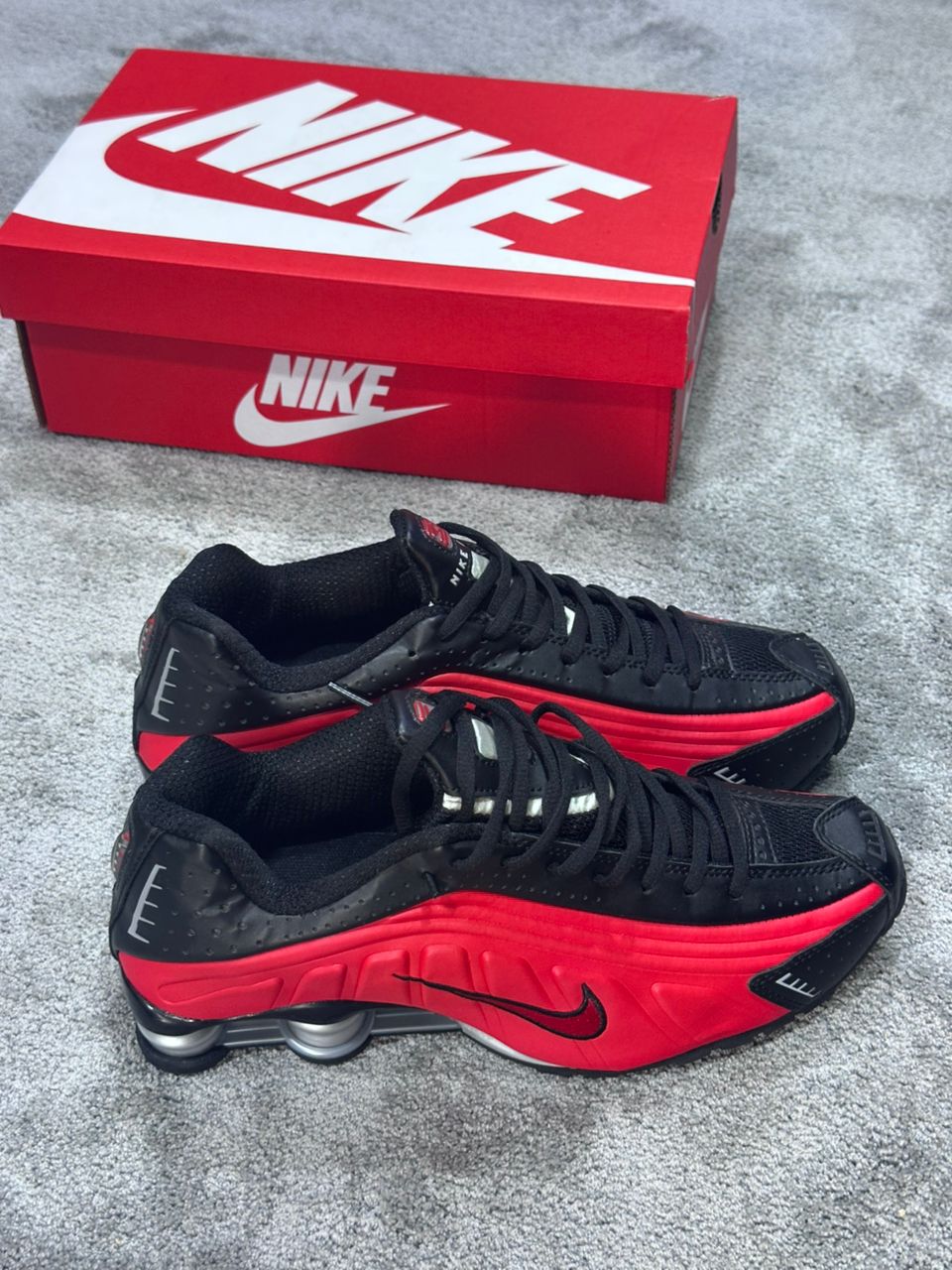 Nike Shox R4 University