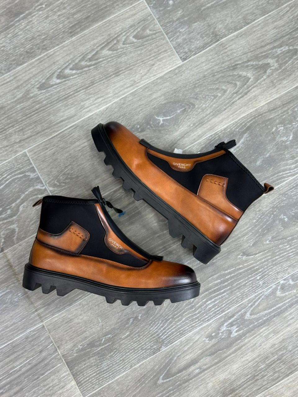 bottines de combat Givenchy en cuir et néoprène (Givenchy