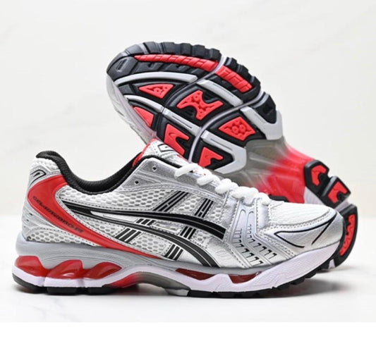Asics Gel-Kayano 14 dans le coloris "White Classic Red".