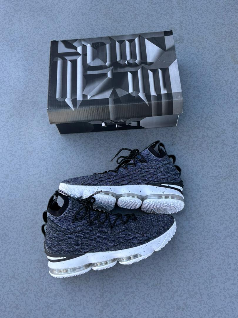 Nike LeBron 15,