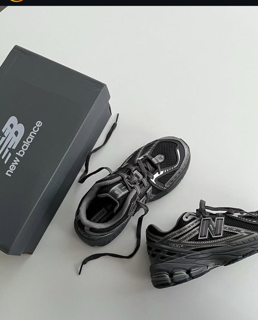 baskets New Balance 1906A Black,