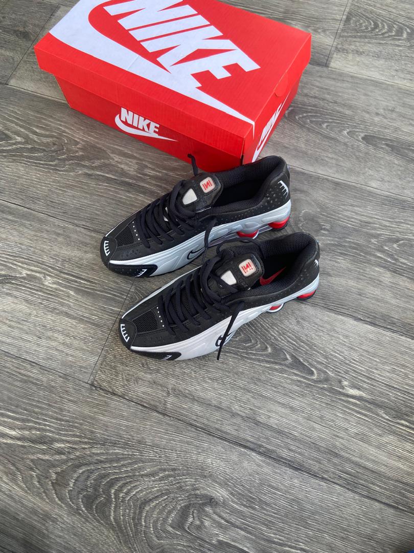 Baskets Nike Shox R4