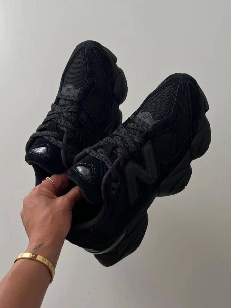 New Balance 9060 Triple Black,
