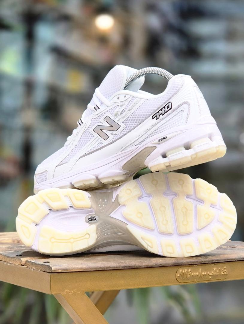 New Balance 740