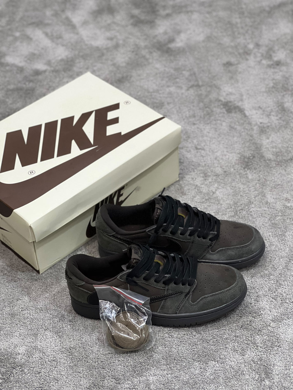 Air Jordan 1 Retro Low OG SP Travis Scott Velvet Brown