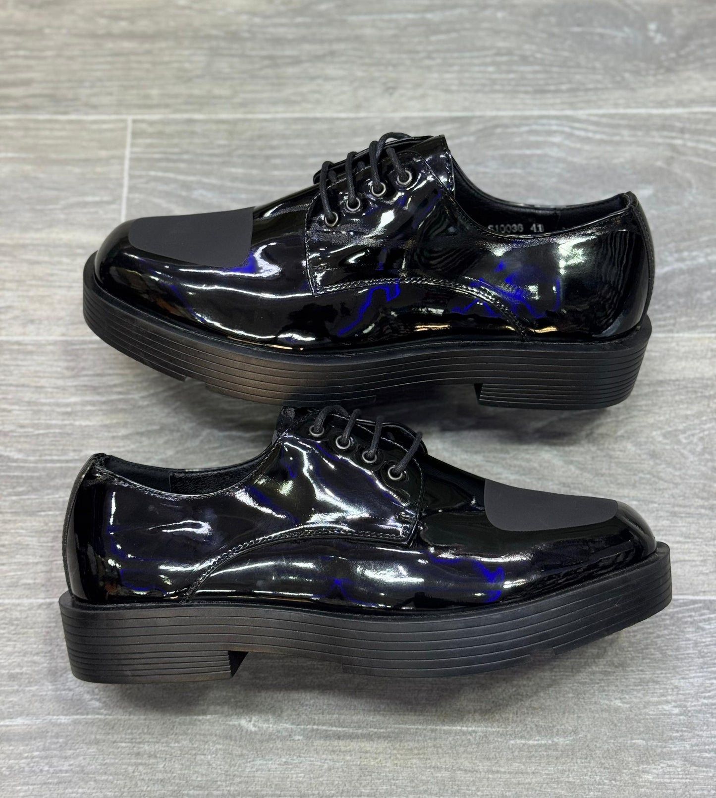 Derby pour hommes en cuir verni noir