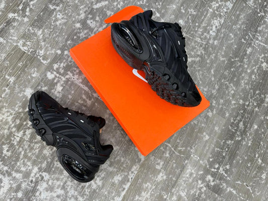baskets Nike Air Max Dn8 de couleur noire.