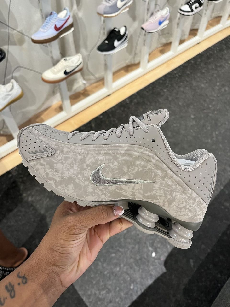 Nike Shox R4